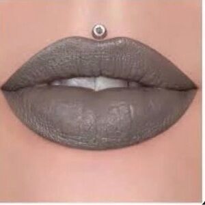 Jeffree Star GRAVE DIGGER VELVET TRAP Matte Gray Lipstick